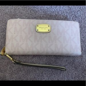 MICHAEL KORS Wristlet